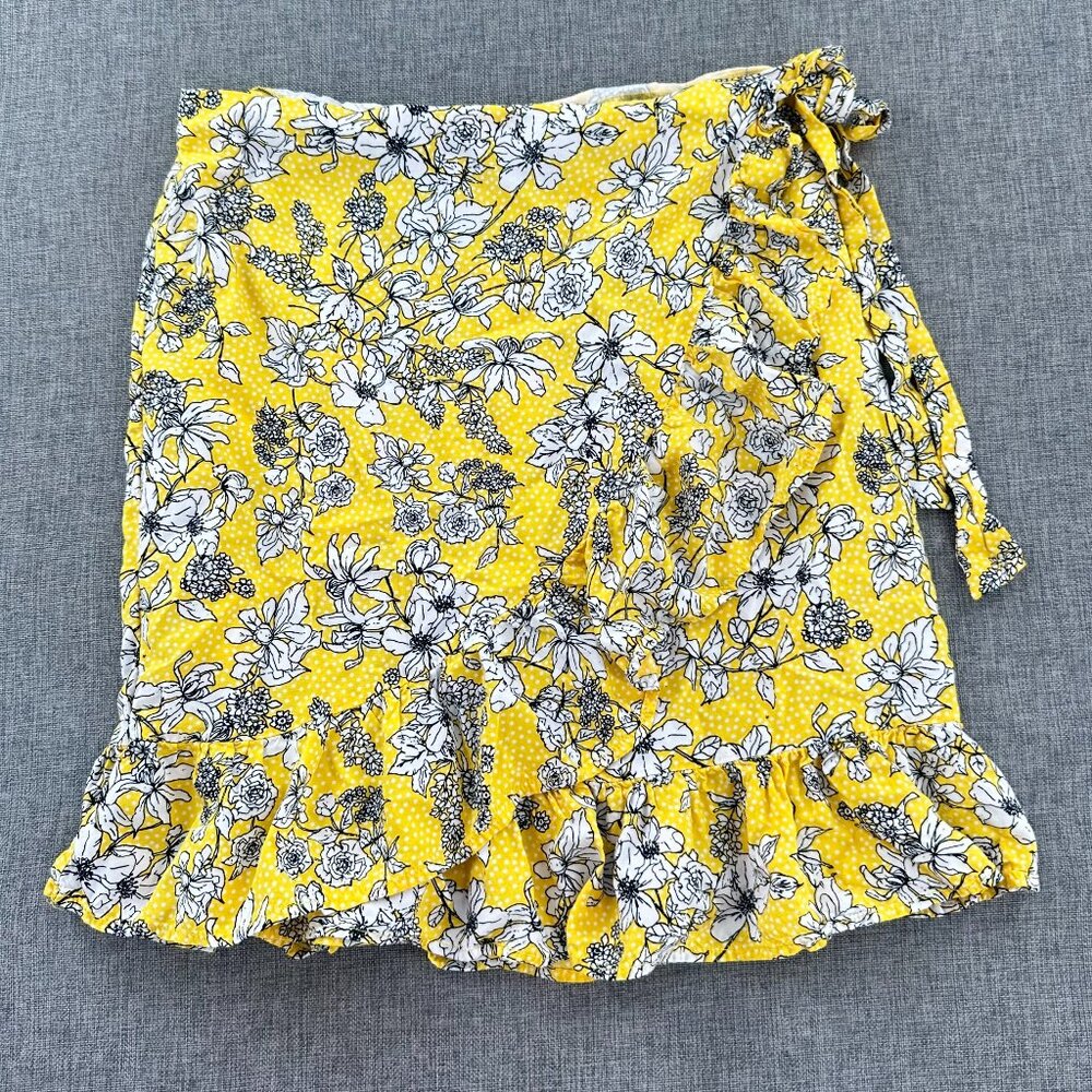 MIXIT Floral Wrap Skirt Yellow, White, Black Size 4 100% Rayon‎ Ruffled